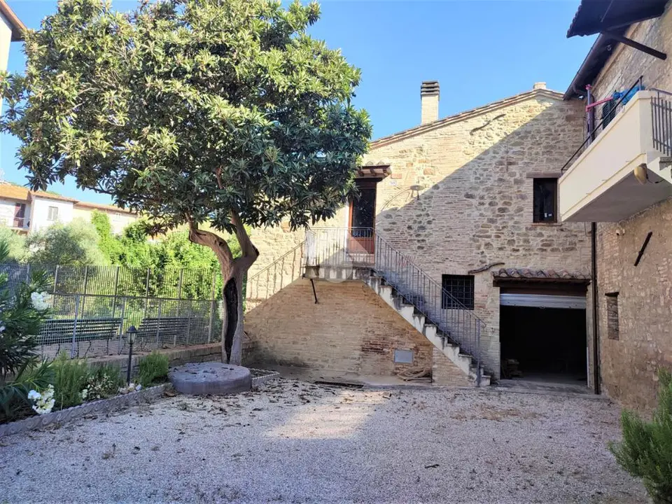 Casa semindipendente in vendita a Perugia