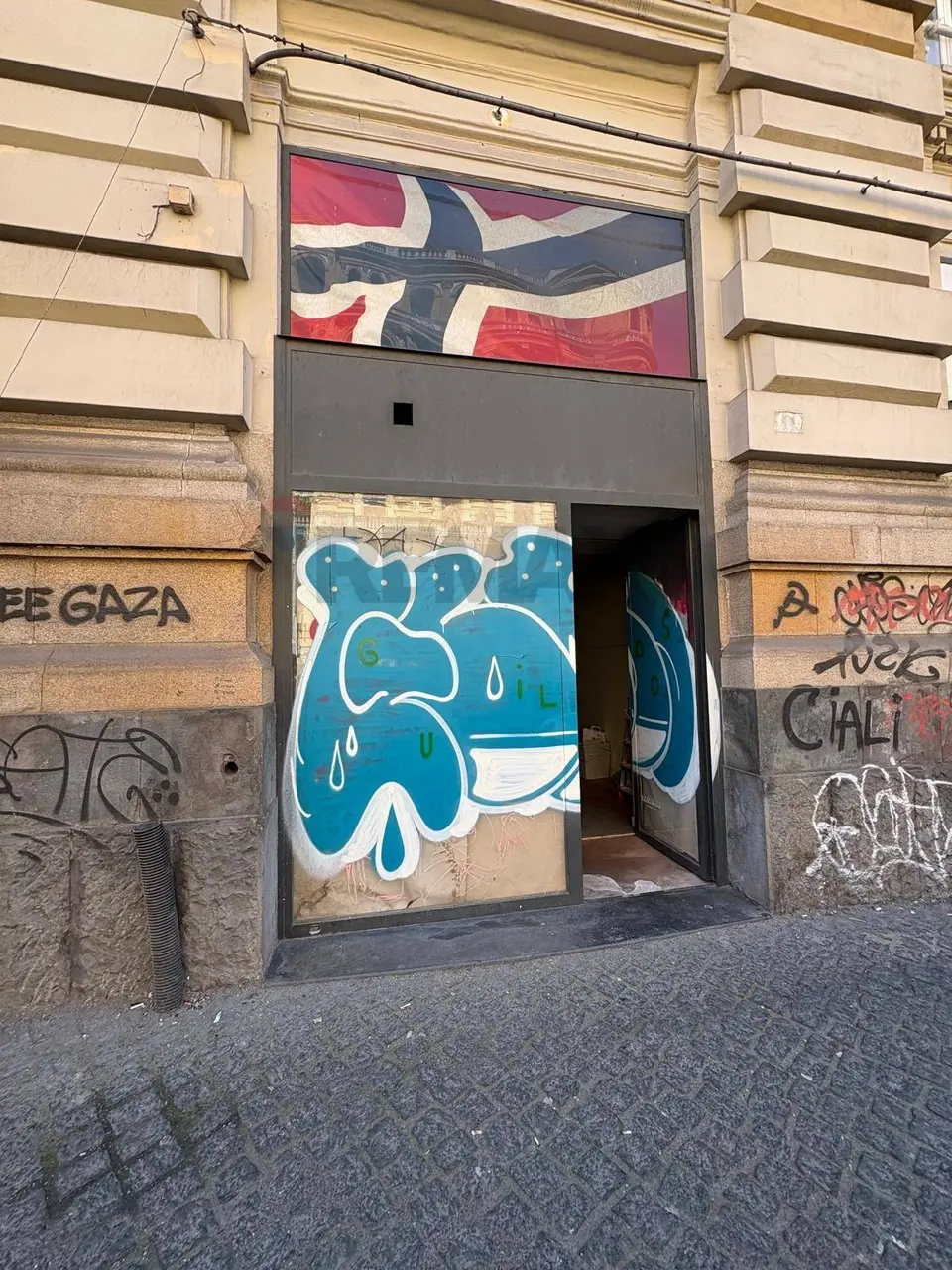 Locale Commerciale in Affitto a Napoli