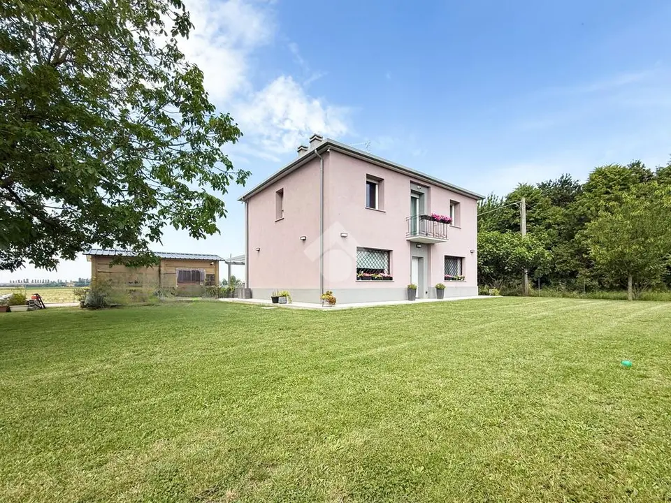 3 bedroom Villa for sale in Molinella