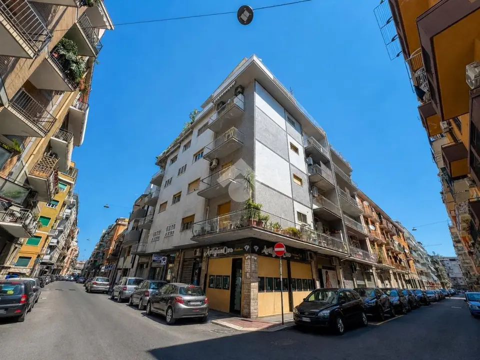 5 locali in vendita a Bari