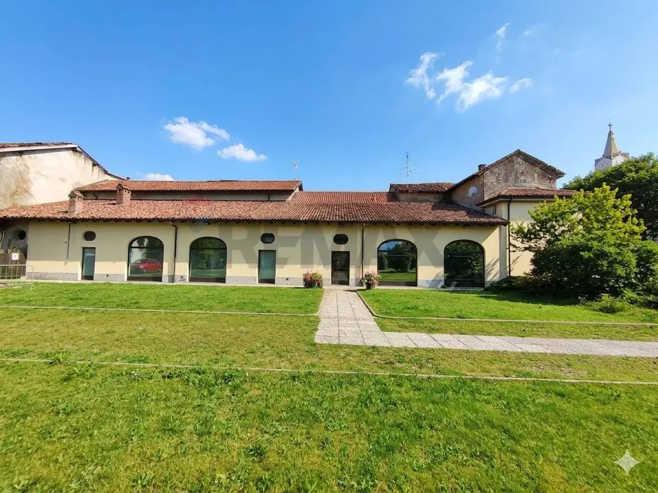 Locale Commerciale in Affitto a Buscate