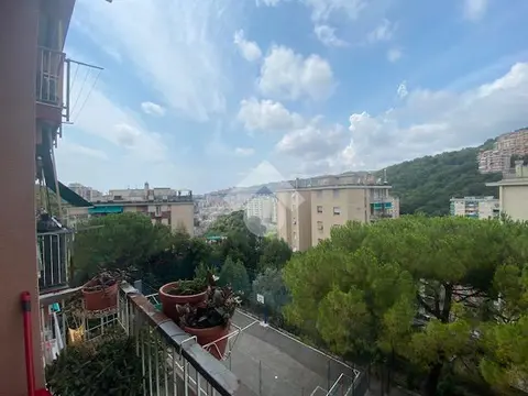 Quadrilocale in vendita a Genova