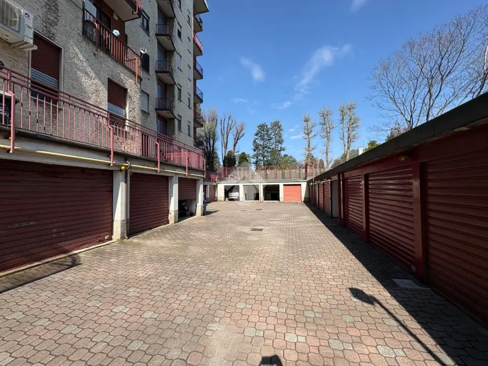 Box / posti auto in vendita a Lainate