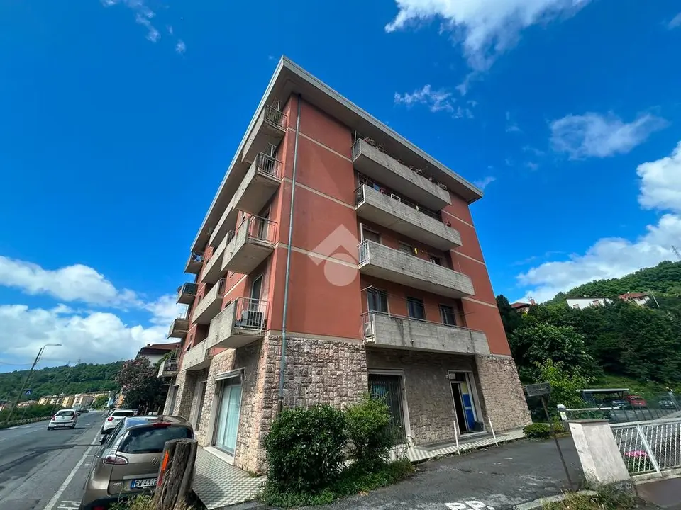 5 locali in vendita a Serra Riccò
