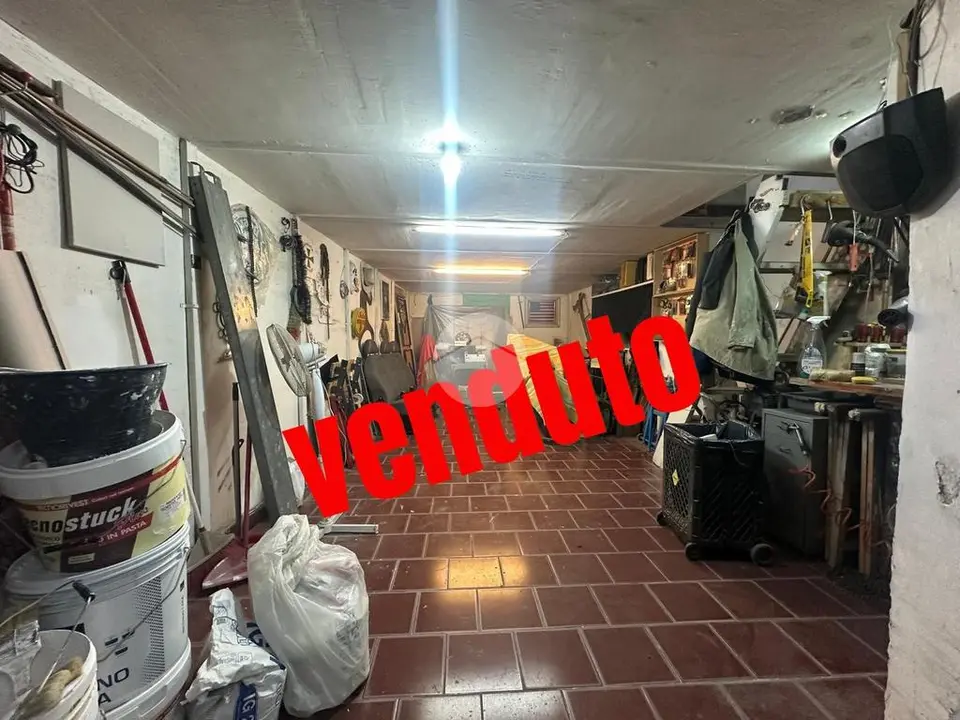 Box / posti auto in vendita a Roma