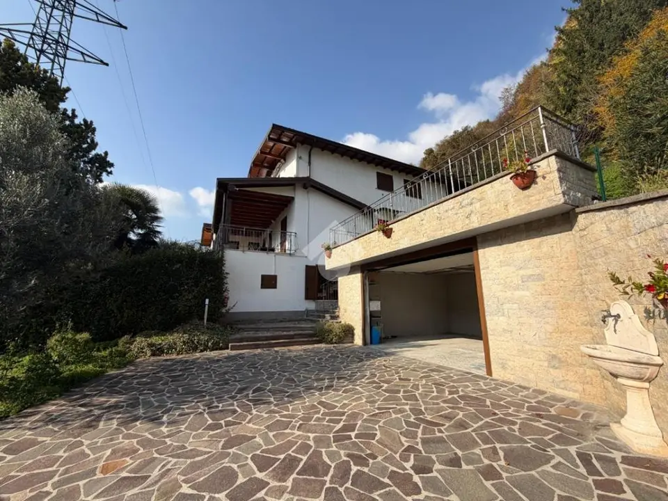 Villa singola in vendita a Endine Gaiano