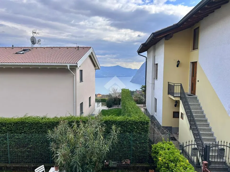 Trilocale in vendita a Solto Collina