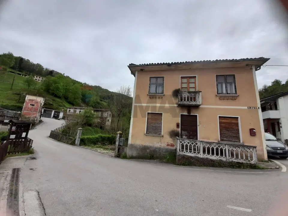 Casa Indipendente in Vendita a Valli del Pasubio