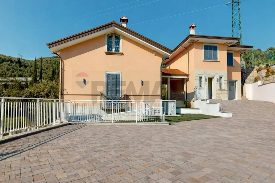 Villa singola in Vendita a Massarosa