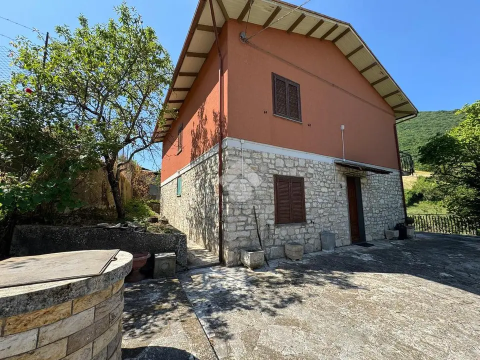 Casa indipendente in vendita a Cascia