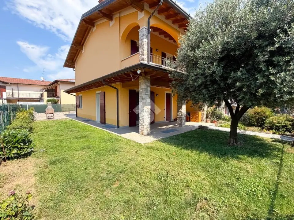 Porzione di bifamiliare in vendita a Passirano