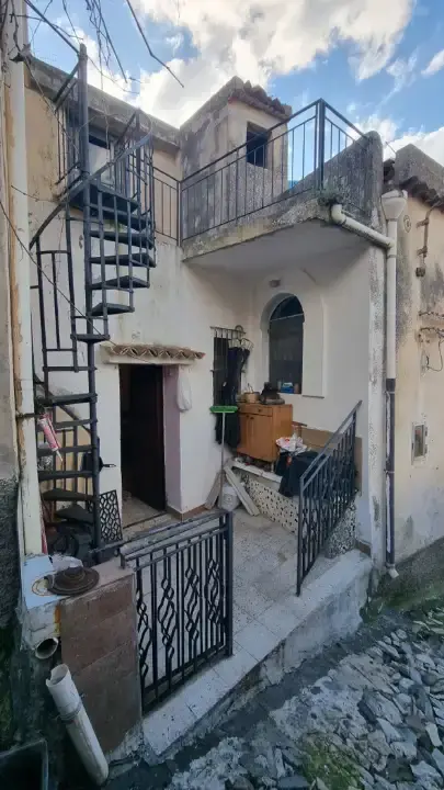 Casa Indipendente in VIA GESU' E MARIA 17, Castroreale (ME)