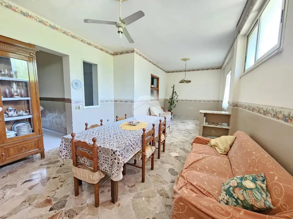 5 locali in vendita a Palermo