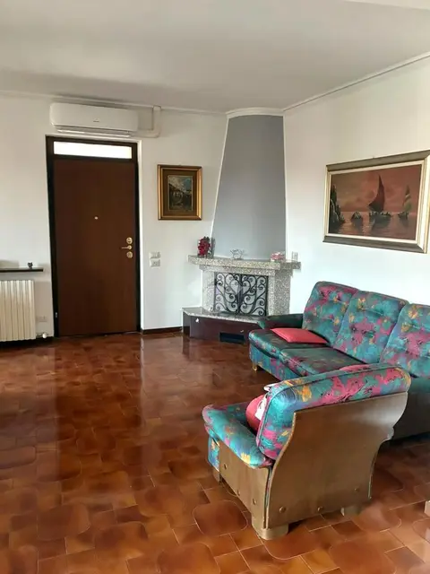 Porzione di bifamiliare in affitto a Magenta