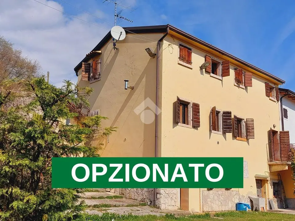 Rustico in vendita a Caprino Veronese