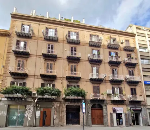 Appartamento in Via Mariano Stabile 221, Palermo (PA)
