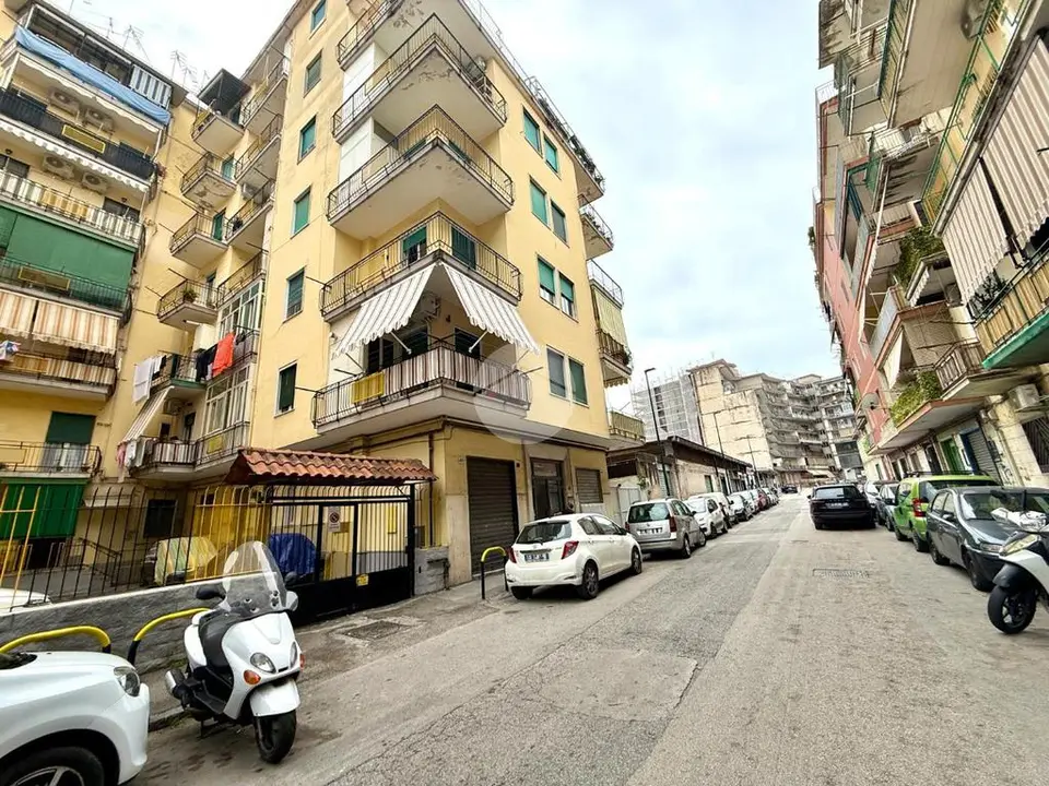 Quadrilocale in vendita a Napoli
