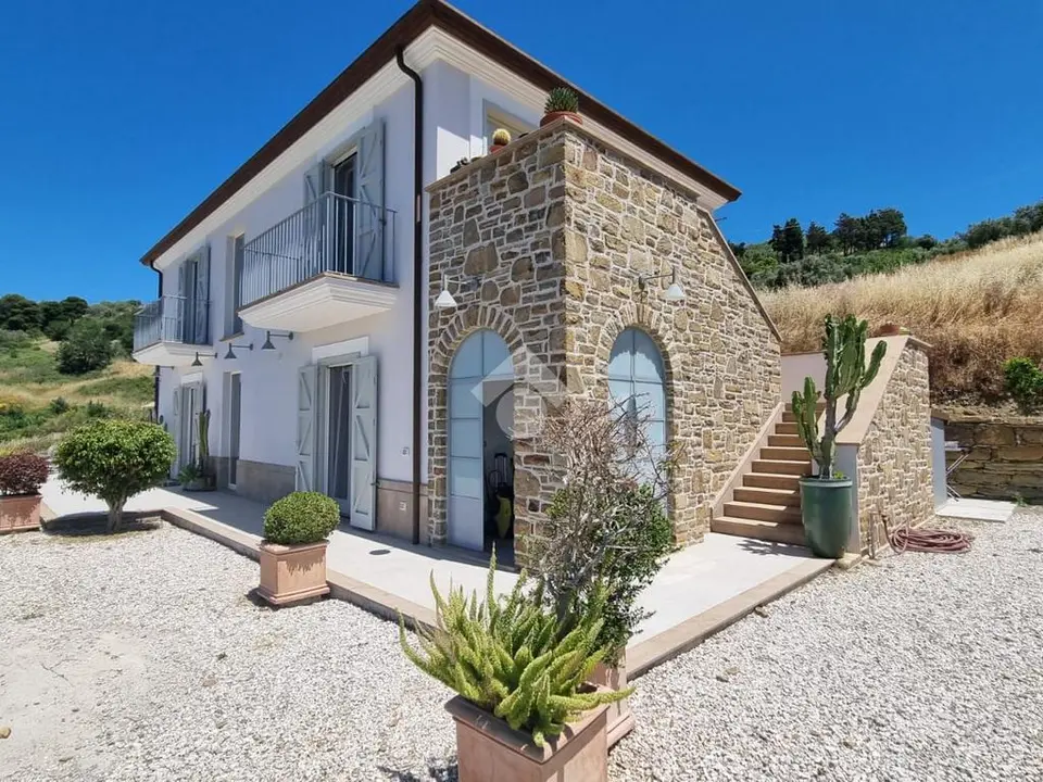 4 bedroom Villa for sale in Castellabate