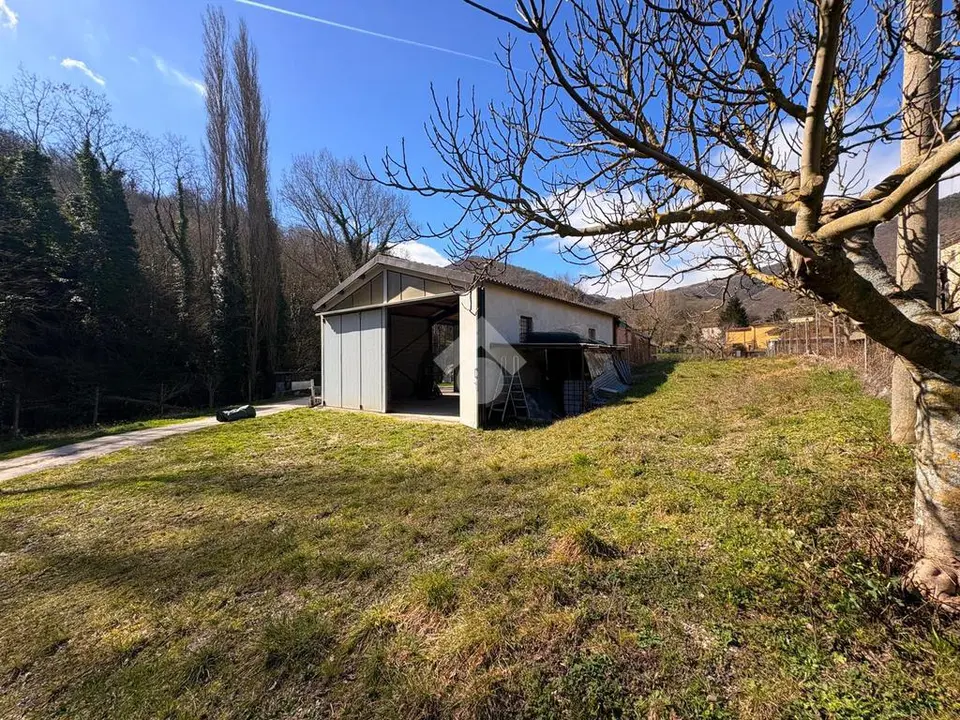 Rustico in vendita a Fabriano