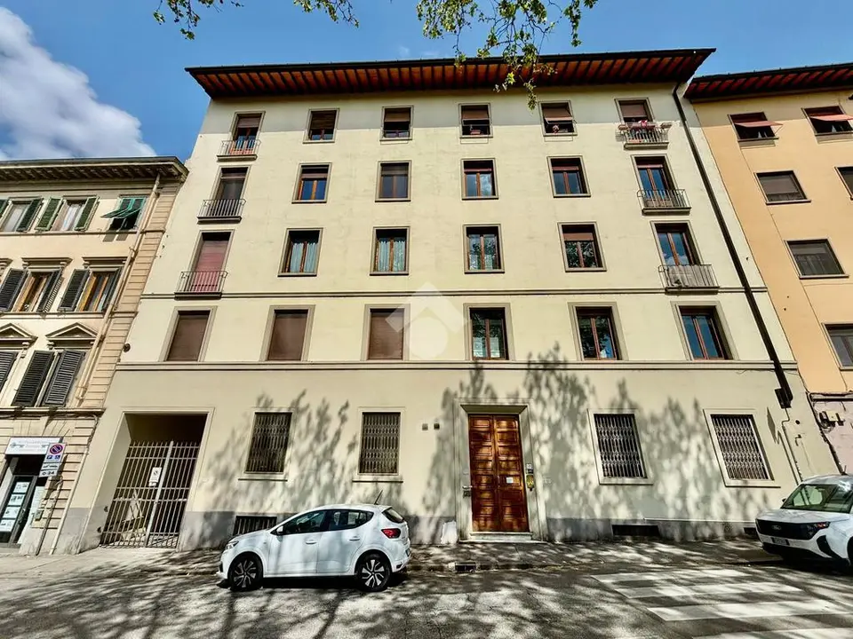 Multilocale in vendita a Firenze