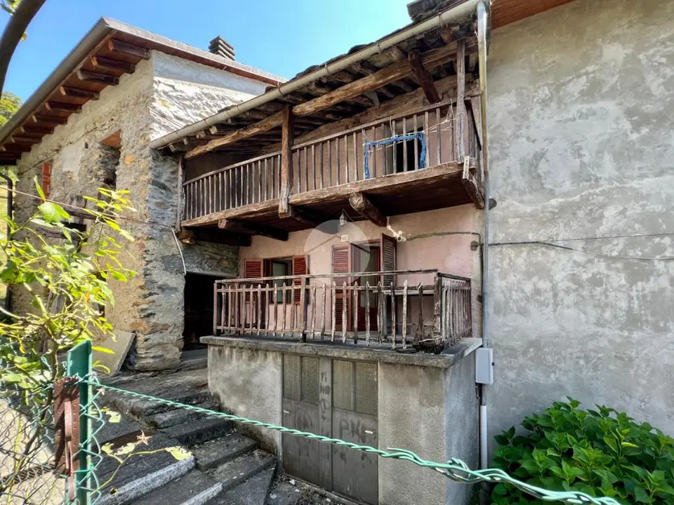 Casa semindipendente in vendita a Viù