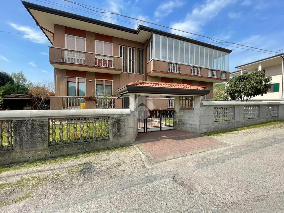 Quadrilocale in vendita a Lozzo Atestino