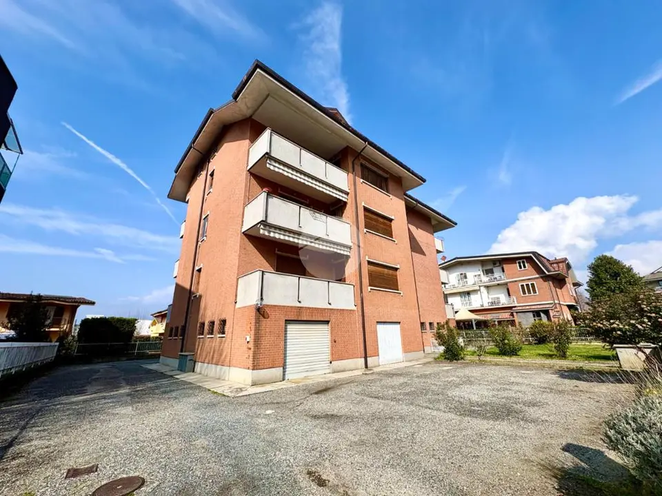 5 locali in affitto a Rosta