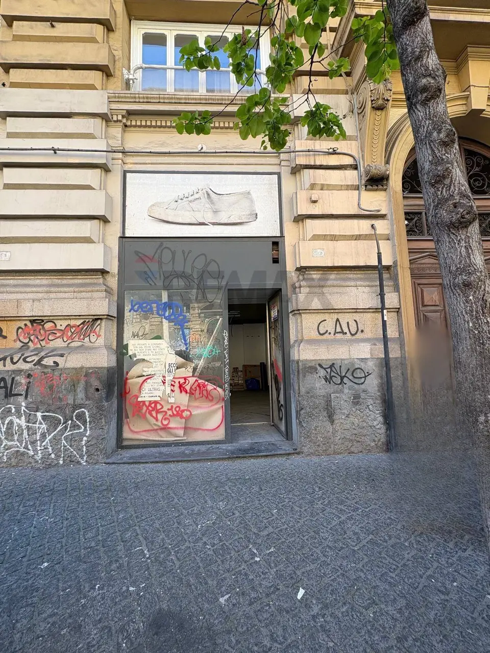 Locale Commerciale in Affitto a Napoli