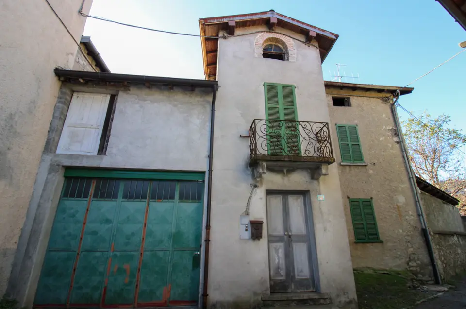 Casa Indipendente in via Matteotti  22, Laino (CO)