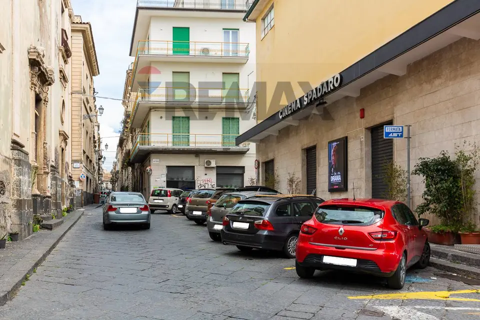 Negozio in Affitto a Acireale