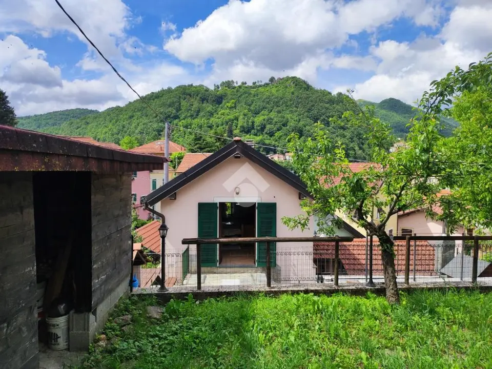 Casa indipendente in vendita a Montoggio