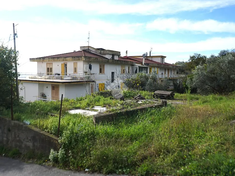 Ter. residenziale in vendita a Montecorvino Rovella