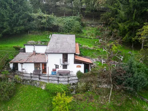 Casa Indipendente in Via Monti Di Ramponio snc, Alta Valle Intelvi (CO)