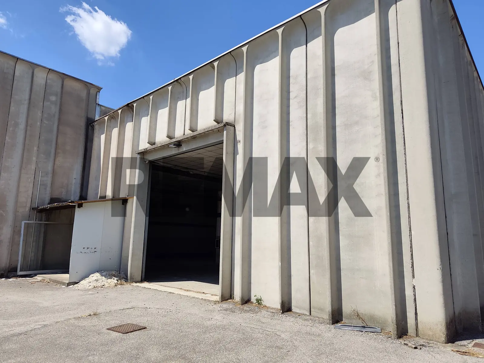 Capannone Industriale in Affitto a Cernusco sul Naviglio