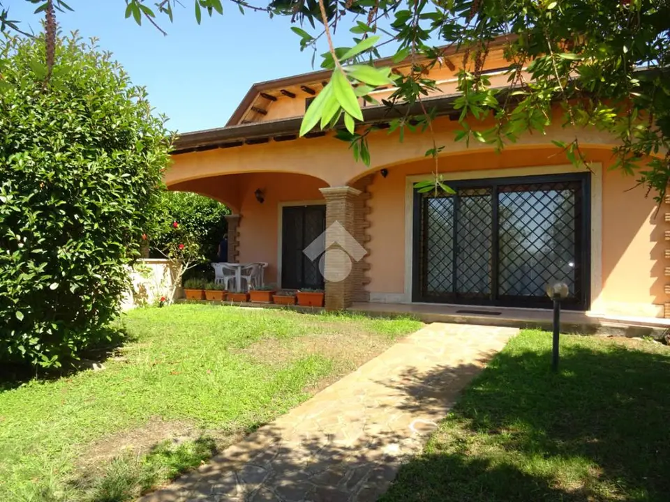 Villa singola in vendita a Pomezia