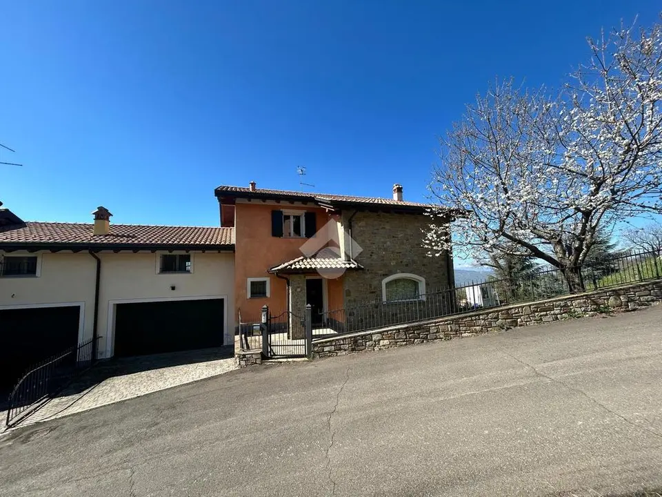 Villa a schiera d'angolo in vendita a Serramazzoni