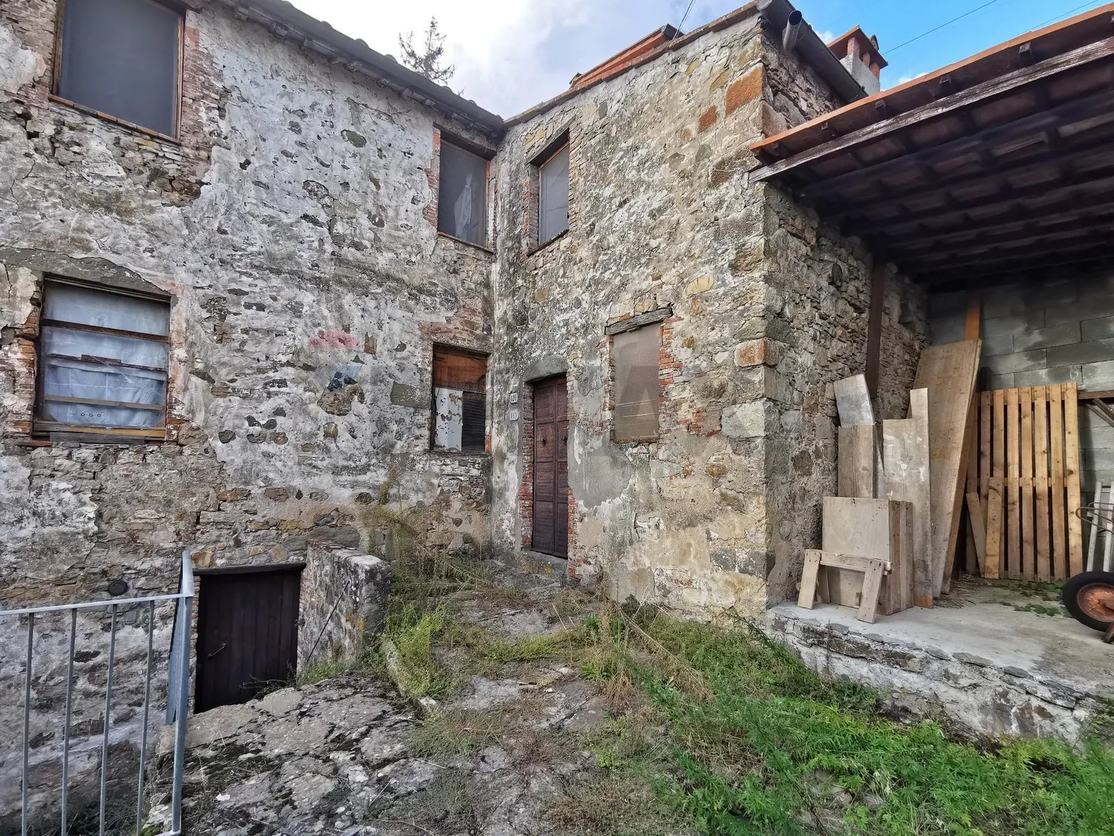 Rustico in Vendita a Lucca