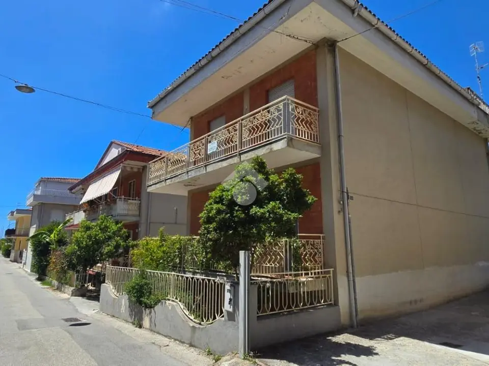 5 locali in vendita a Ascea