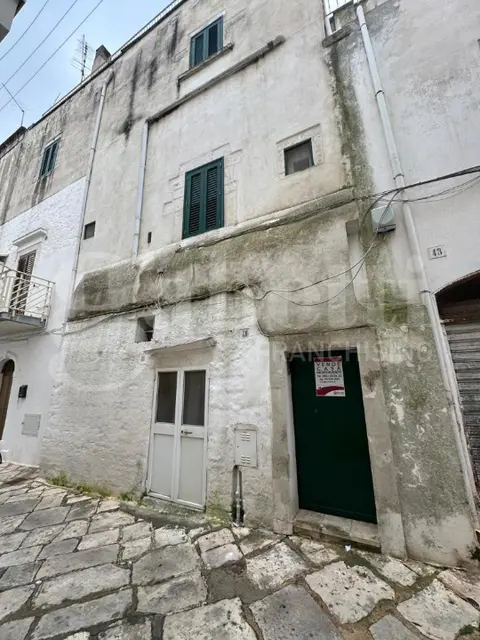 Casa Indipendente in Via Giuseppe Giusti, Ostuni (BR)