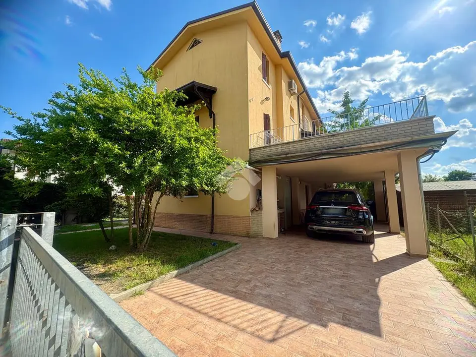Villa a schiera d'angolo in vendita a Padova