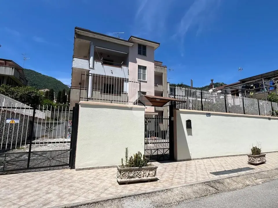 Quadrilocale in vendita a Baronissi