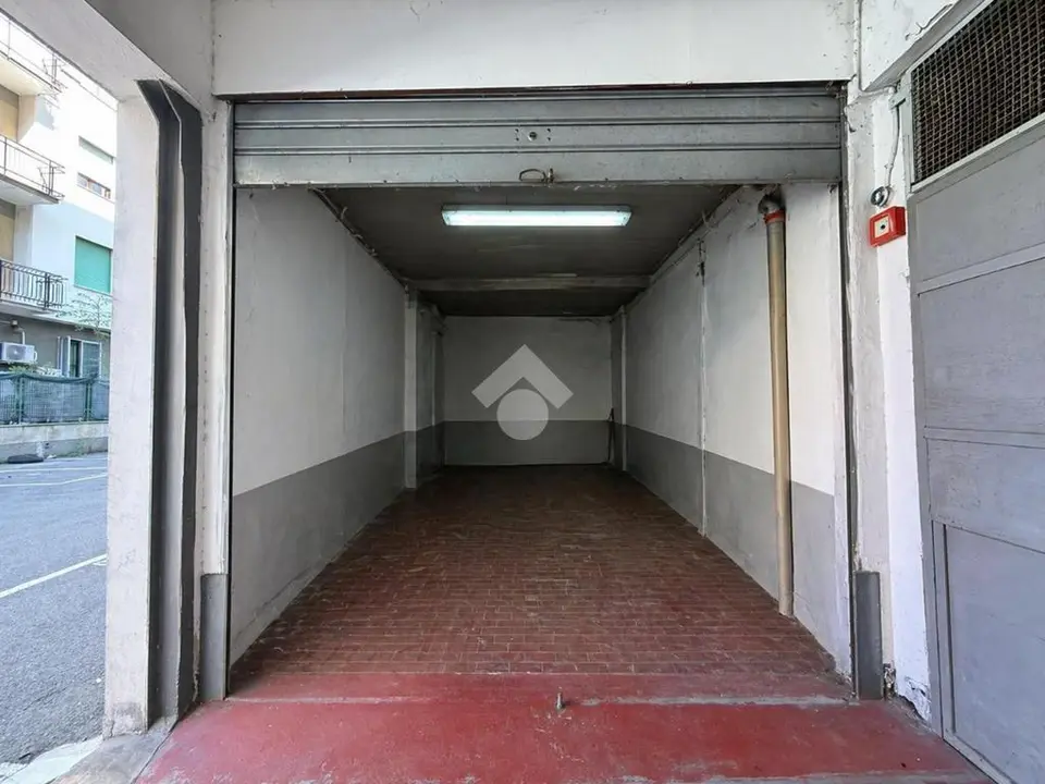Box / posti auto in vendita a Genova