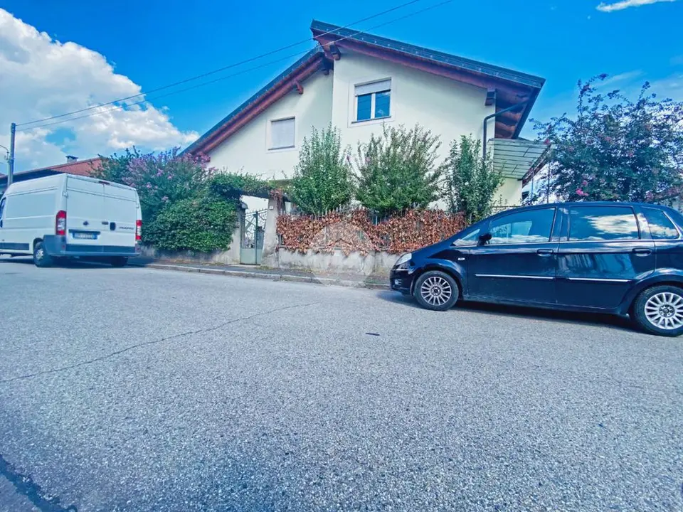 Porzione di bifamiliare in affitto a Pinerolo