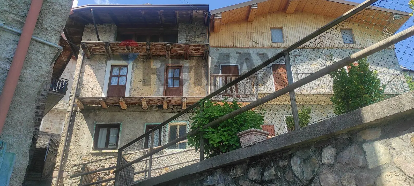 Casa Semindipendente in Vendita a Rogno