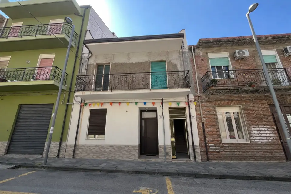 Appartamento in VIA DEI VESPRI 93, Barcellona Pozzo di Gotto (ME)