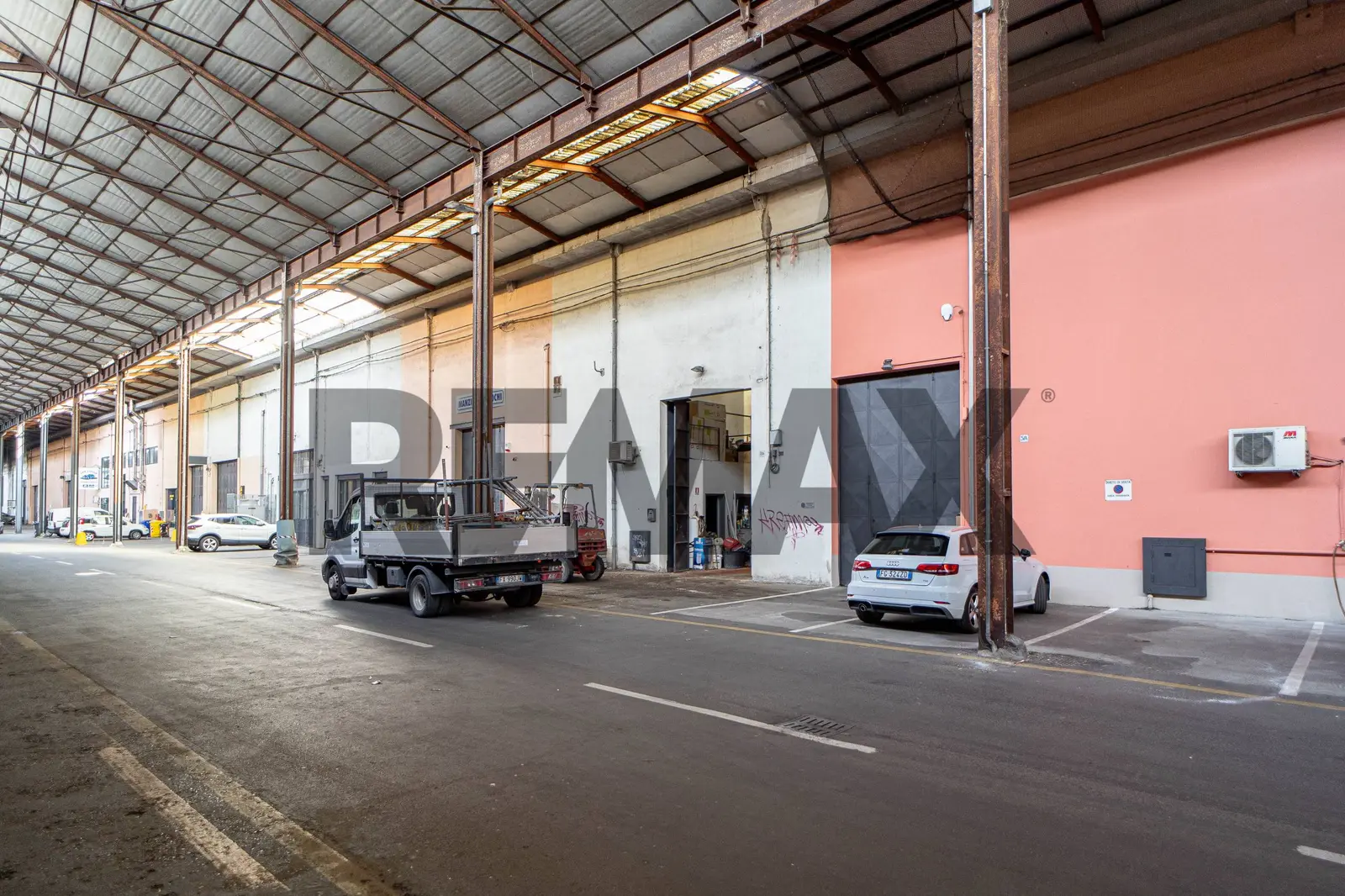 Capannone Industriale in Vendita a Parma
