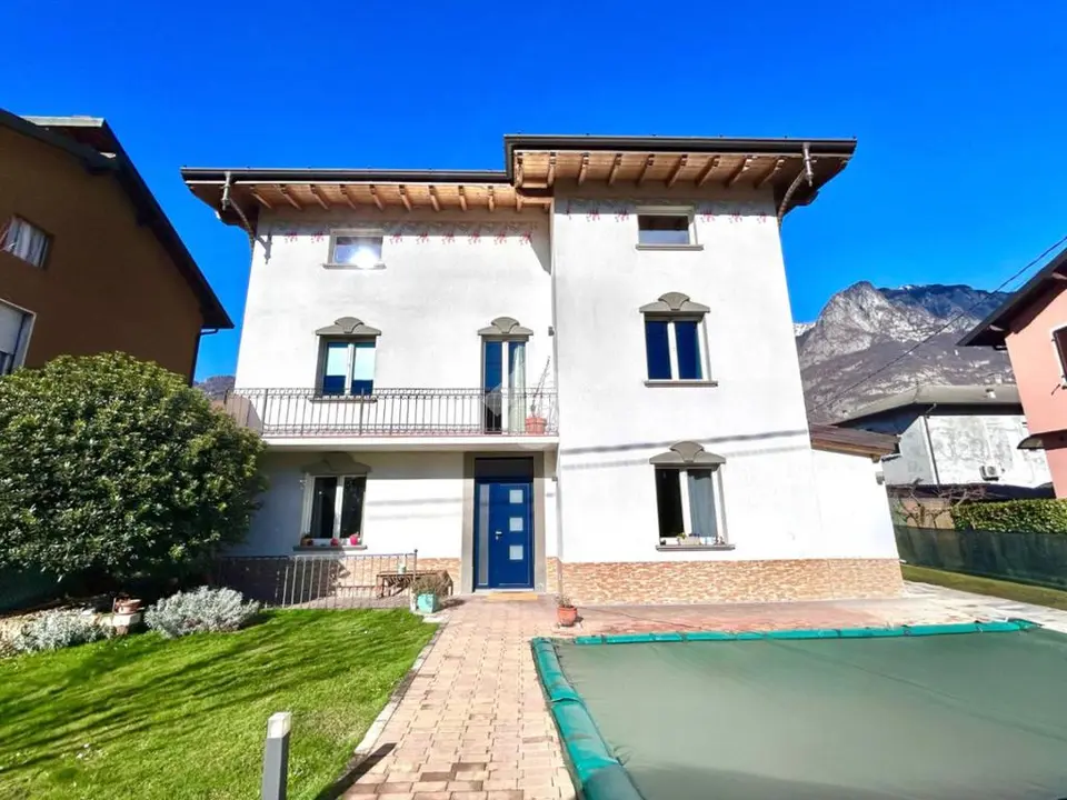 Villa singola in vendita a Costa Volpino