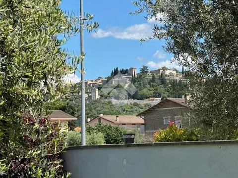 Porzione di trifamiliare in vendita a Spello