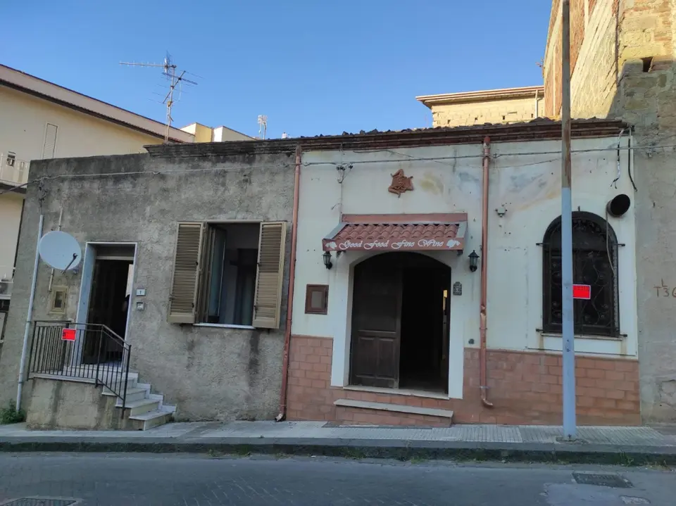 Negozio in Via Cirino Gallo 3, Acquedolci (ME)