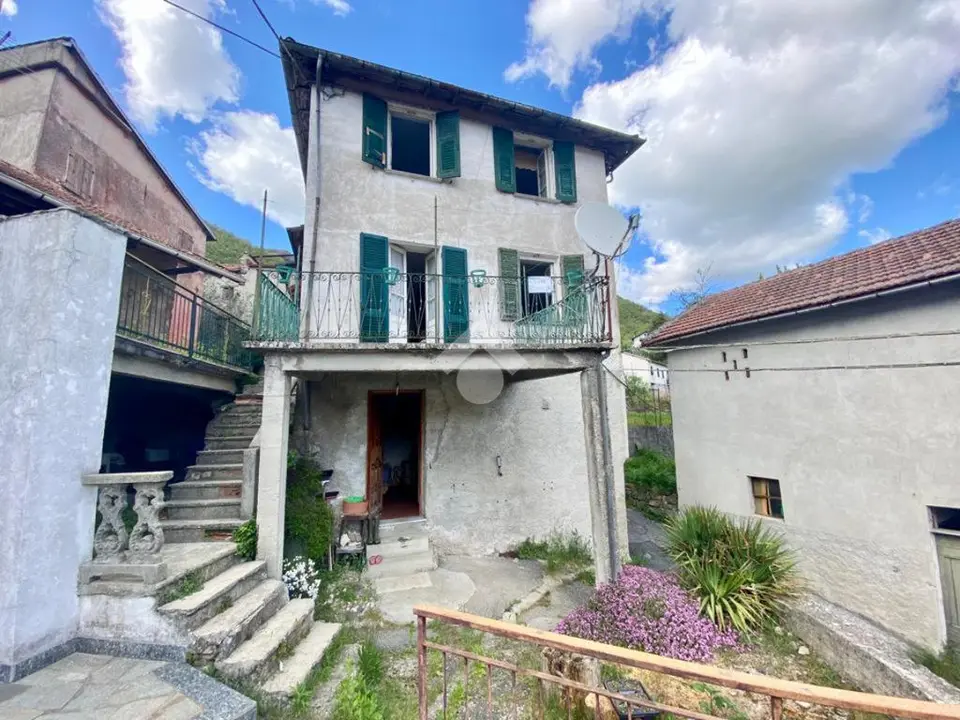 Trilocale in vendita a Vobbia